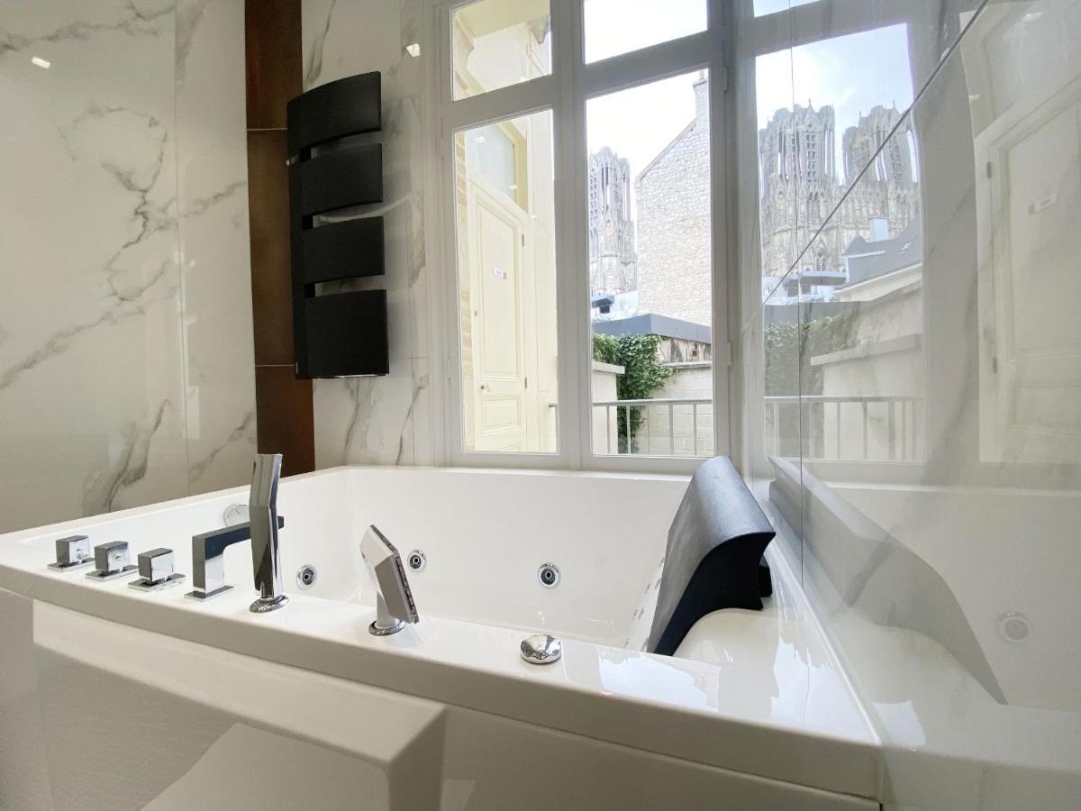Le Clovis Suites Spa Sauna Reims Exteriör bild